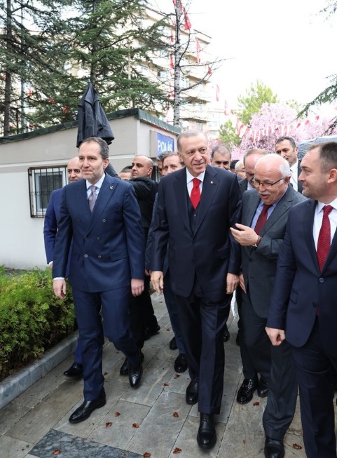 Cumhurbaşkanı Erdoğan Erbakan görüşmesi sonrası açıklama! 'Altılı kaosa ülkeyi teslim etmemek adına milli bir karar verdik'